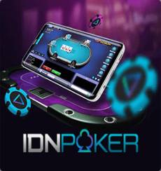 Tampilan permainan poker digital di smartphone dengan chip dan meja virtual bertema ungu